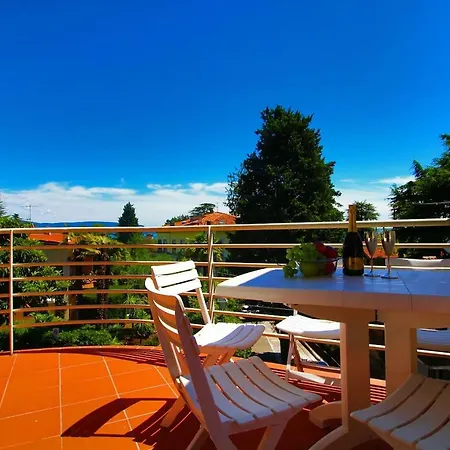 Spacious Flat In The Green With View On Lake Garda *