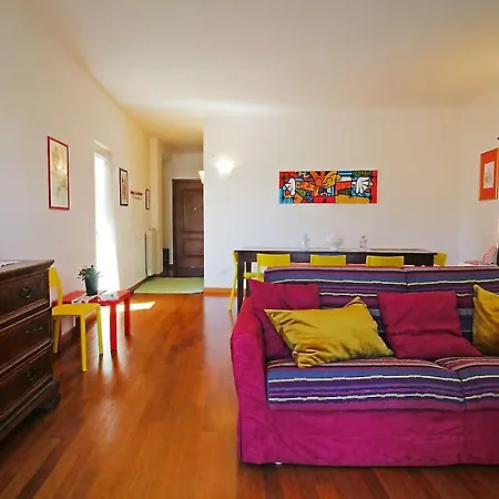 Spacious Flat In The Green With View On Lake Garda 아파트 *