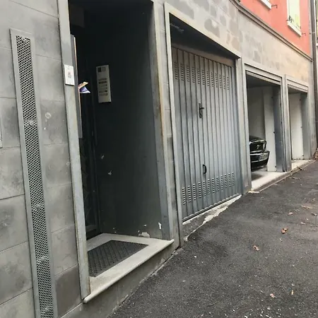 Spacious Flat In The Green With View On Lake Garda