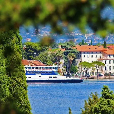 아파트 Spacious Flat In The Green With View On Lake Garda