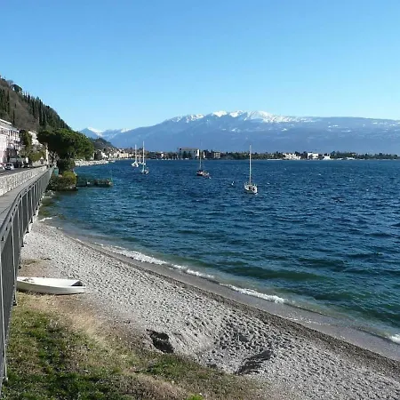 Spacious Flat In The Green With View On Lake Garda *