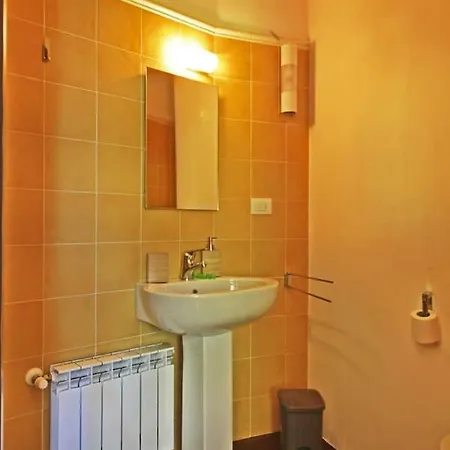 아파트 Spacious Flat In The Green With View On Lake Garda *