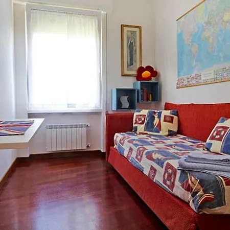 아파트 Spacious Flat In The Green With View On Lake Garda *