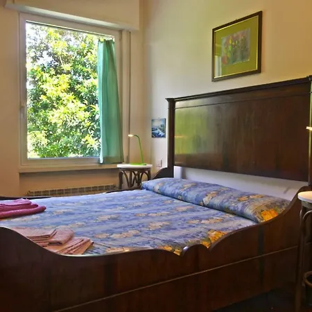 Spacious Flat In The Green With View On Lake Garda *